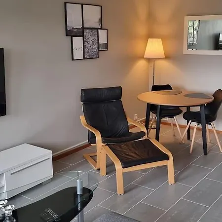 Lägenhet Sokkelleilighet Pa Kolnes